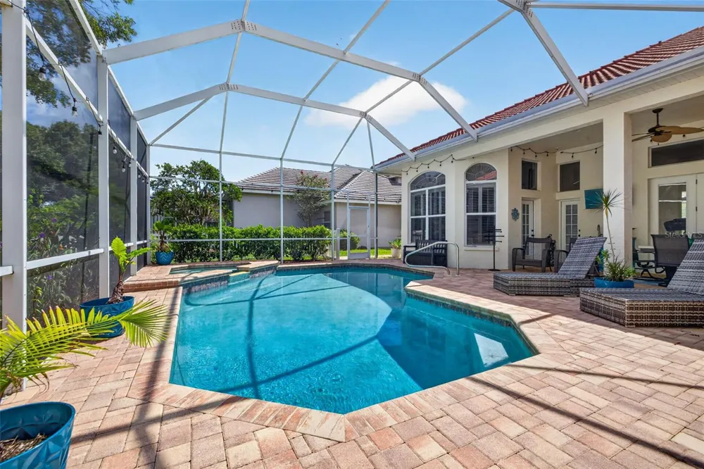 9136 HIGHLAND RIDGE WAY Tampa, FL 33647