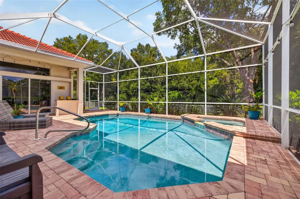 9136 HIGHLAND RIDGE WAY Tampa, FL 33647