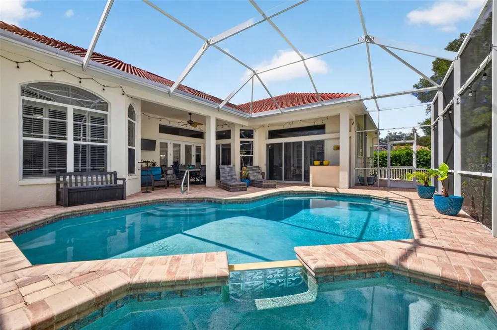 9136 HIGHLAND RIDGE WAY Tampa, FL 33647