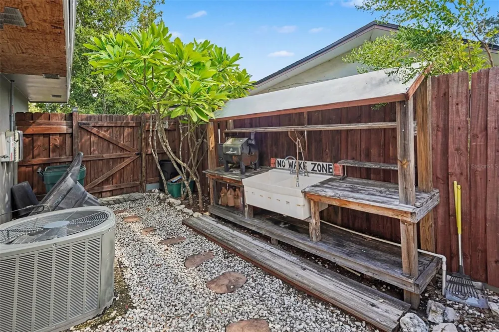 508 WHITE OAK DRIVE Tarpon Springs, FL 34689