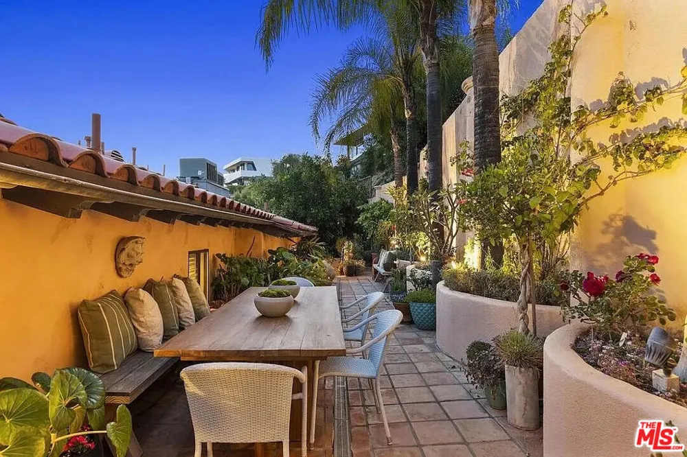 6383 Quebec Drive Los Angeles, CA 90068
