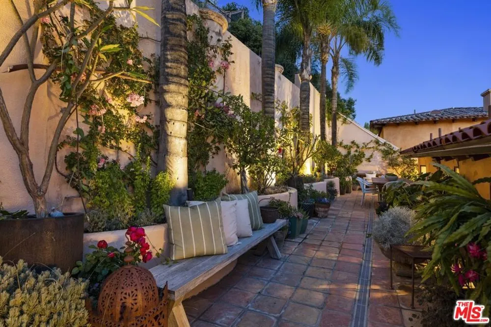 6383 Quebec Drive Los Angeles, CA 90068