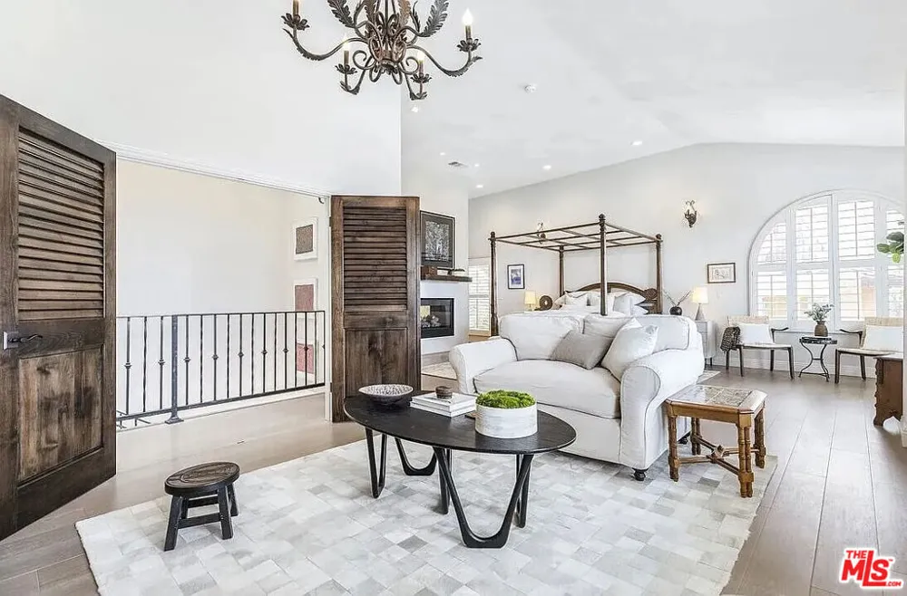 6383 Quebec Drive Los Angeles, CA 90068