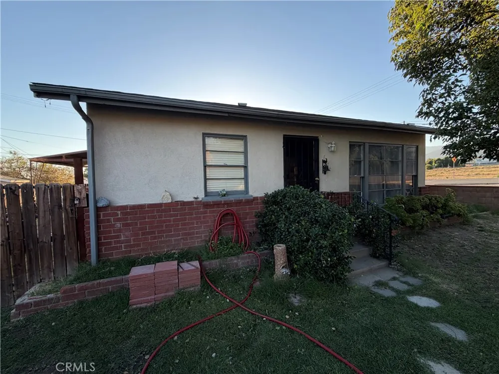 6914 Center Highland, CA 92346
