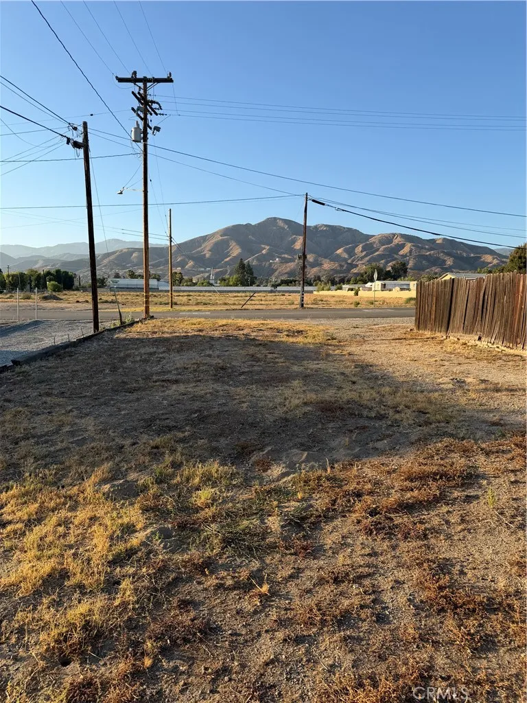 6914 Center Highland, CA 92346