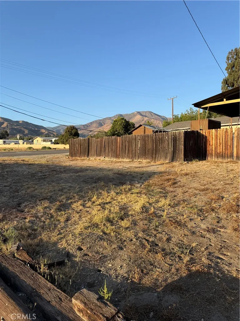 6914 Center Highland, CA 92346