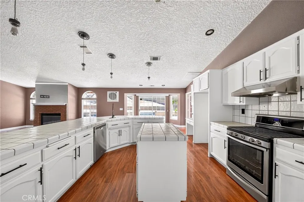 13573 Sunset Drive Apple Valley, CA 92308