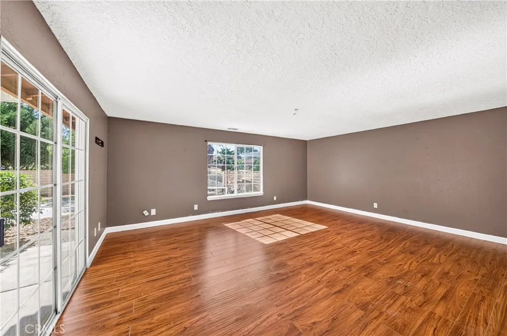 13573 Sunset Drive Apple Valley, CA 92308