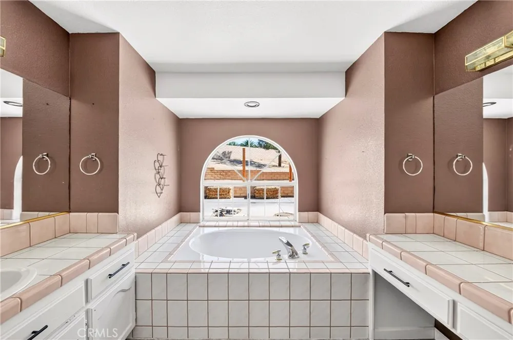 13573 Sunset Drive Apple Valley, CA 92308