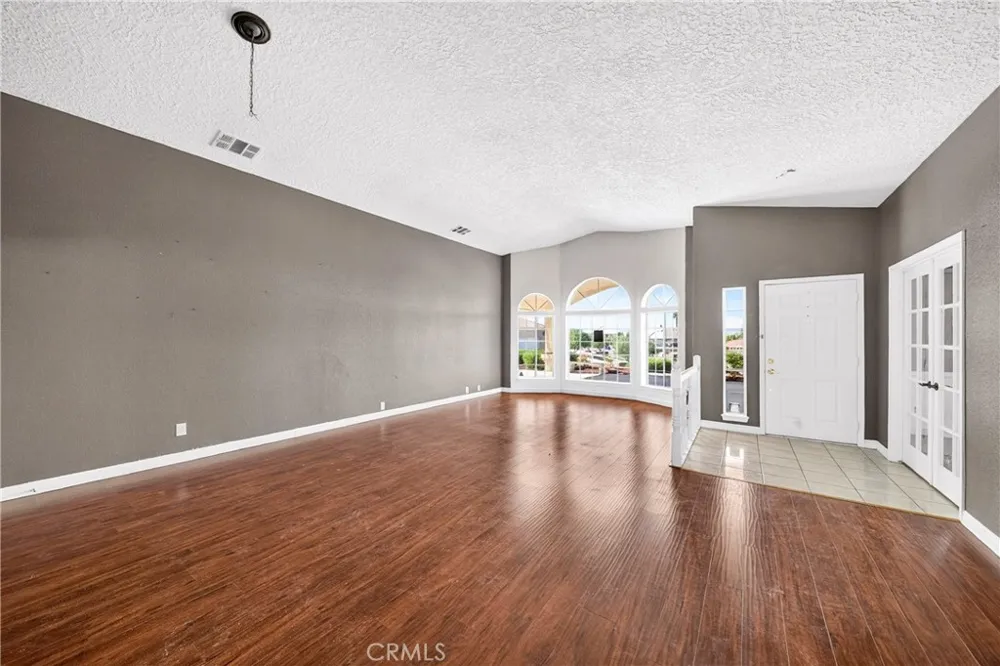 13573 Sunset Drive Apple Valley, CA 92308