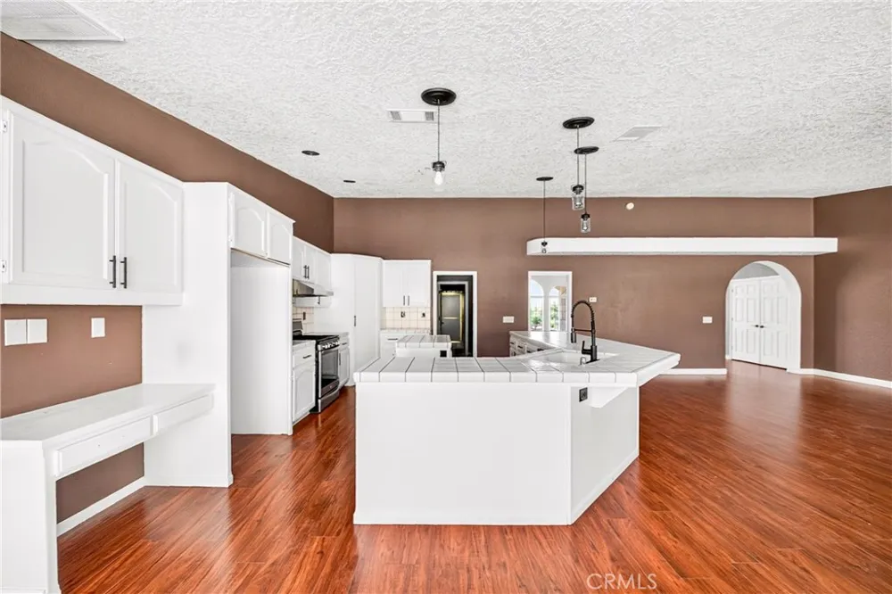 13573 Sunset Drive Apple Valley, CA 92308