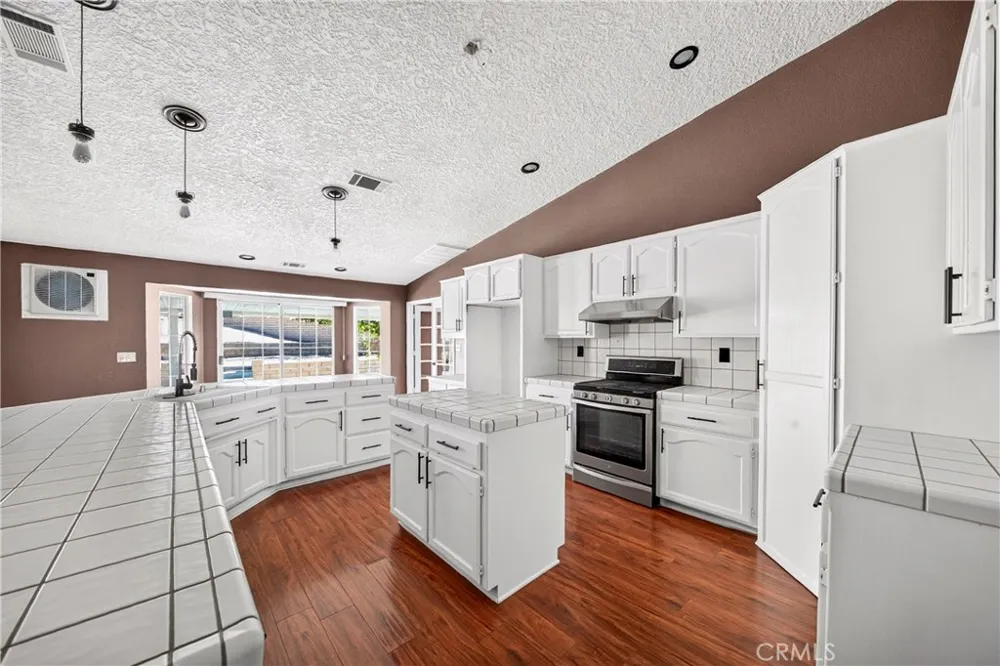 13573 Sunset Drive Apple Valley, CA 92308