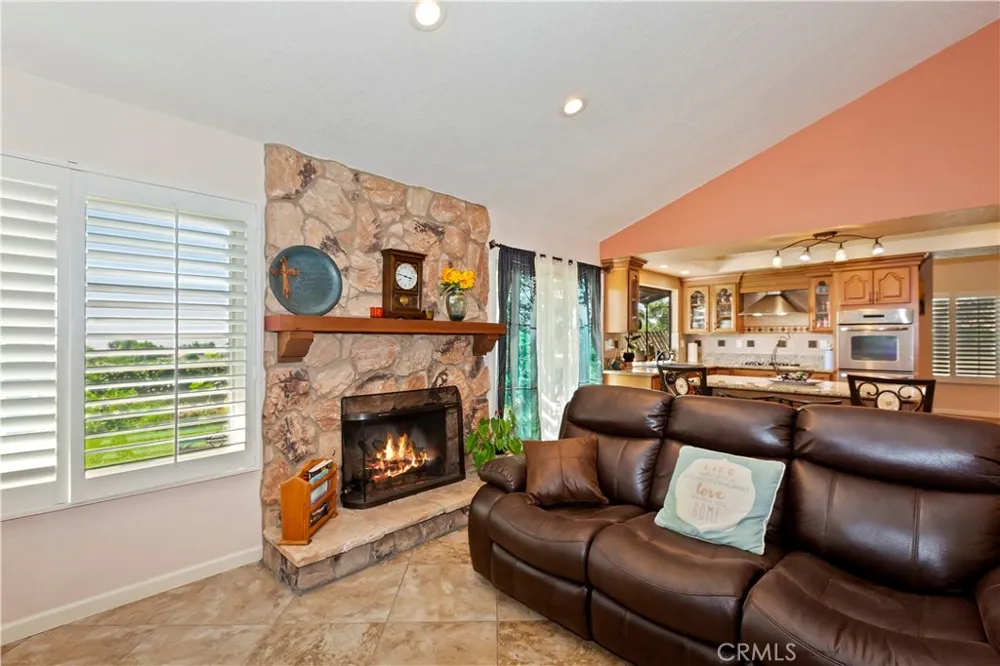 1082 23rd St Upland, CA 91784