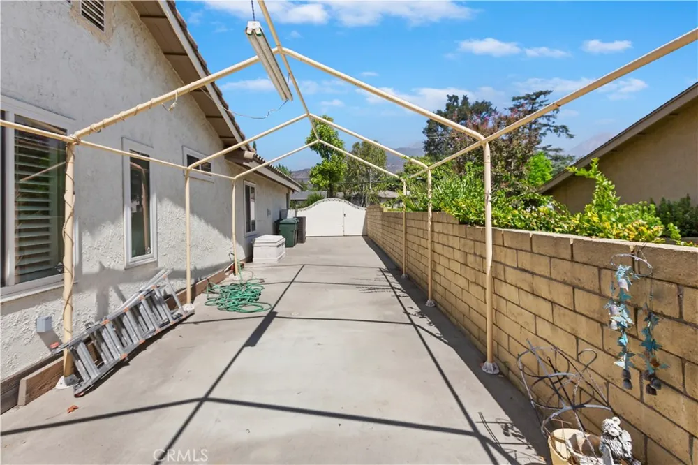 1082 23rd St Upland, CA 91784