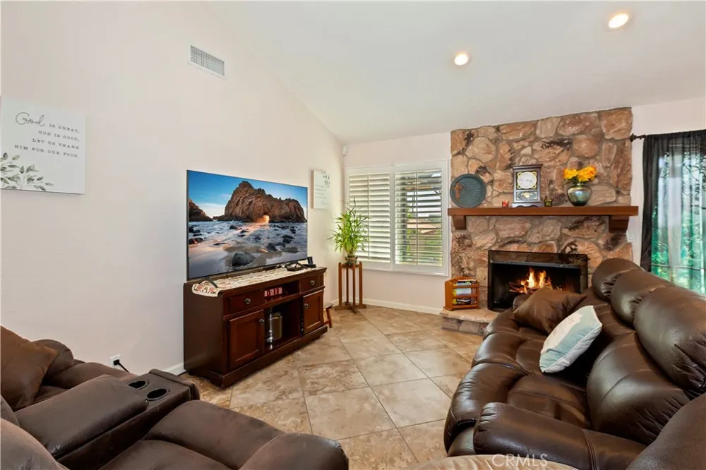 1082 23rd St Upland, CA 91784