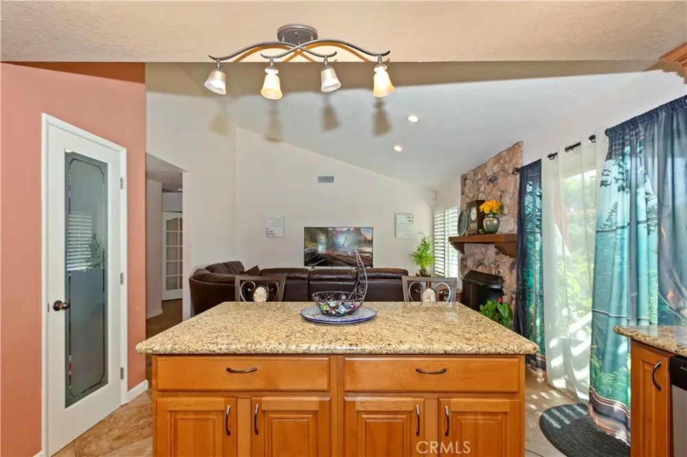 1082 23rd St Upland, CA 91784