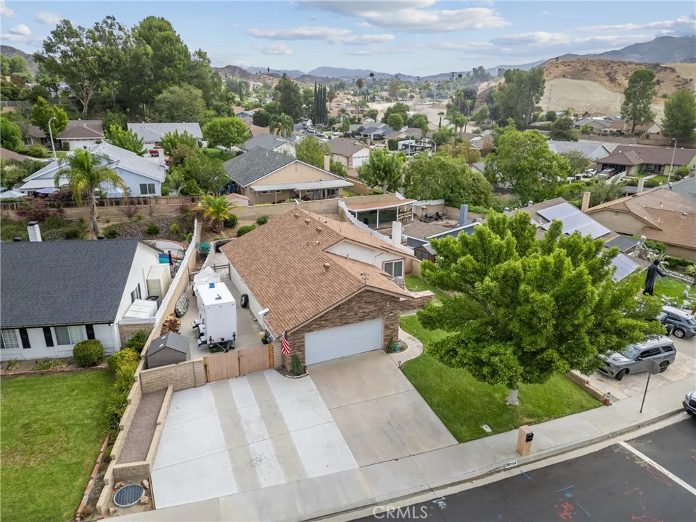 20755 Benz Saugus, CA 91350