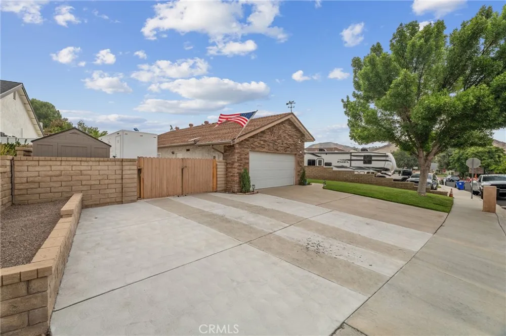 20755 Benz Saugus, CA 91350