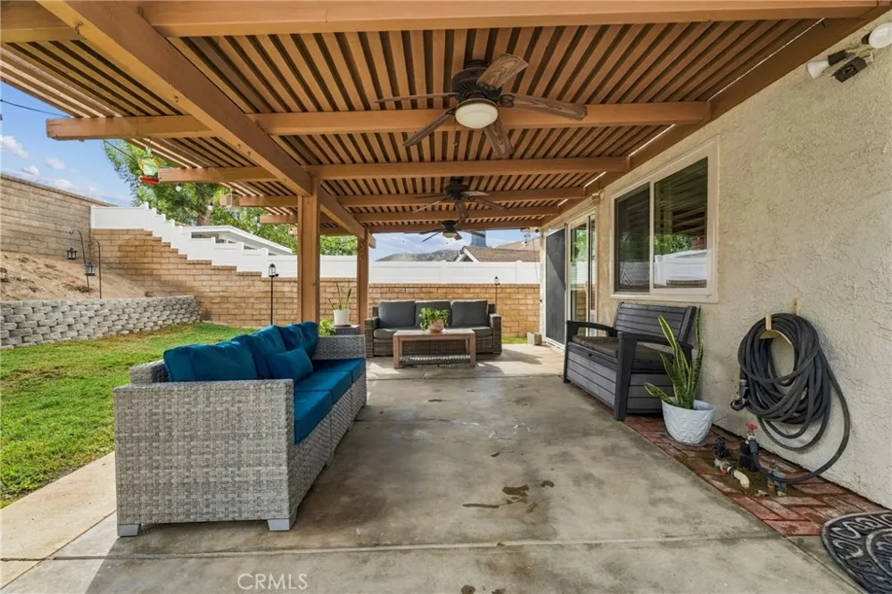 20755 Benz Saugus, CA 91350