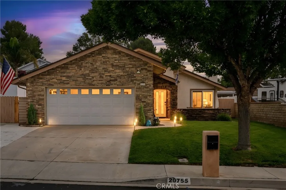 20755 Benz Saugus, CA 91350
