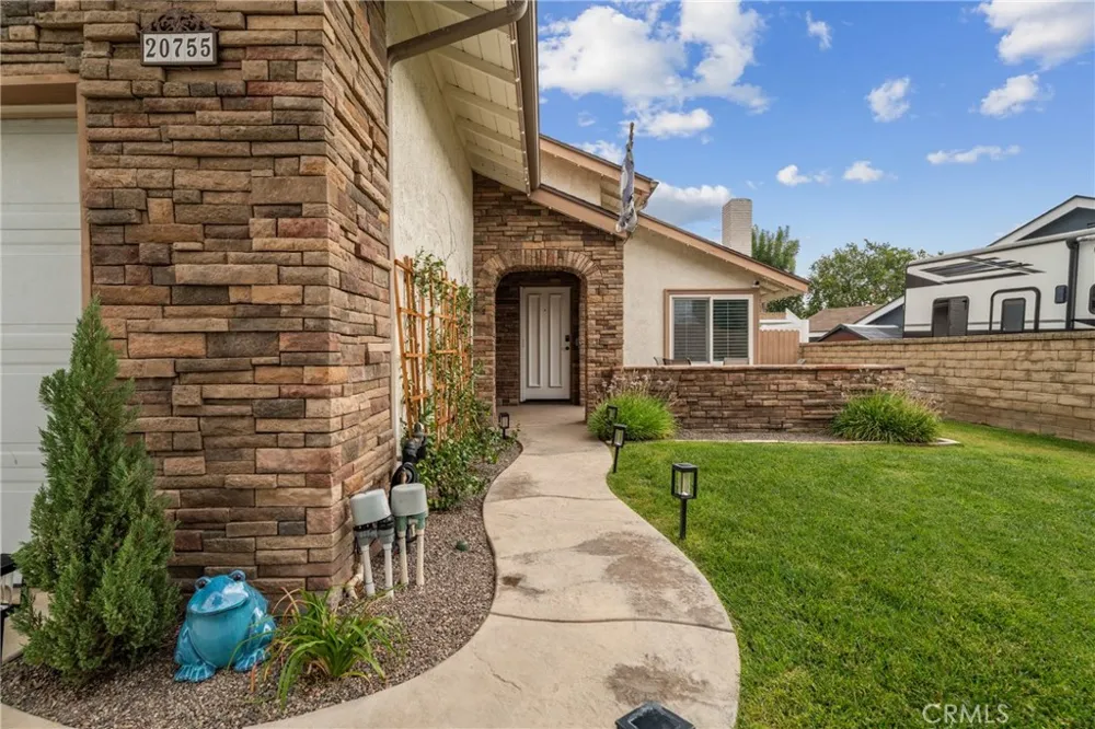 20755 Benz Saugus, CA 91350