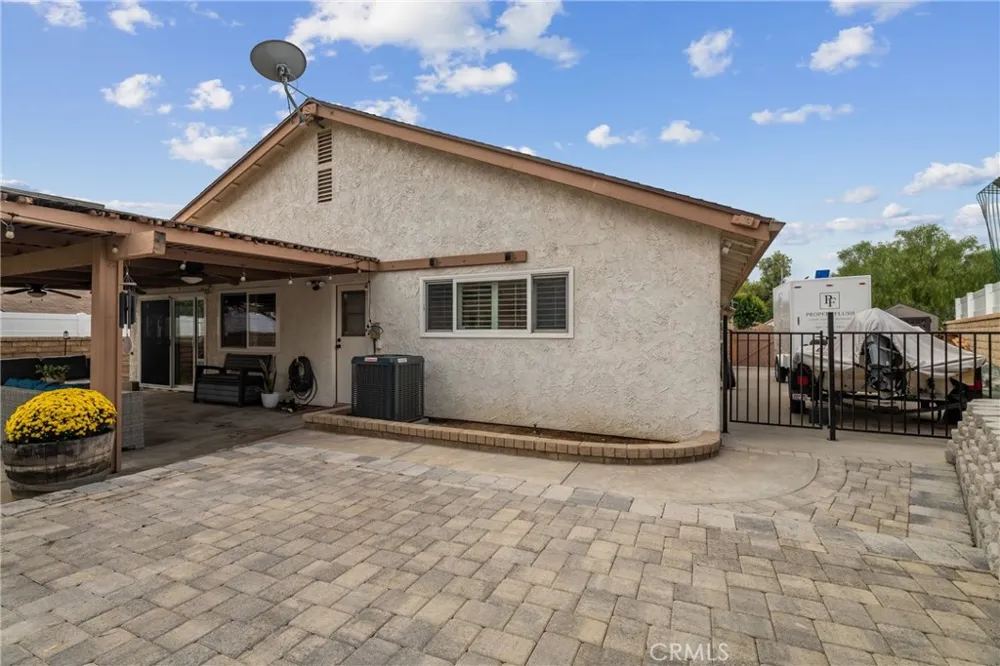 20755 Benz Saugus, CA 91350