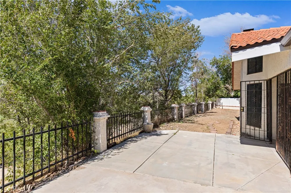 13850 Dahlgren Drive Victorville, CA 92395