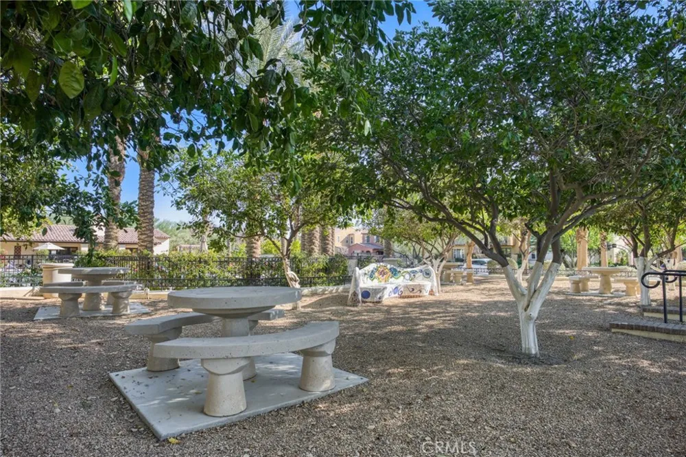 520 Calle Vibrante Palm Desert, CA 92211