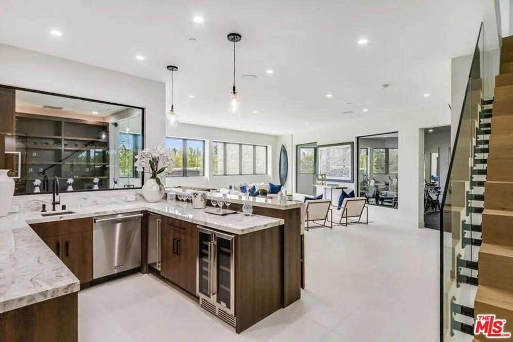 286 Quadro Vecchio Drive Los Angeles, CA 90272