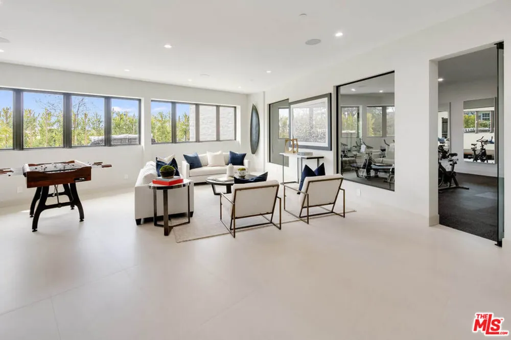 286 Quadro Vecchio Drive Los Angeles, CA 90272