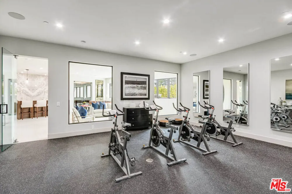 286 Quadro Vecchio Drive Los Angeles, CA 90272