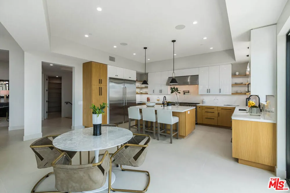 286 Quadro Vecchio Drive Los Angeles, CA 90272