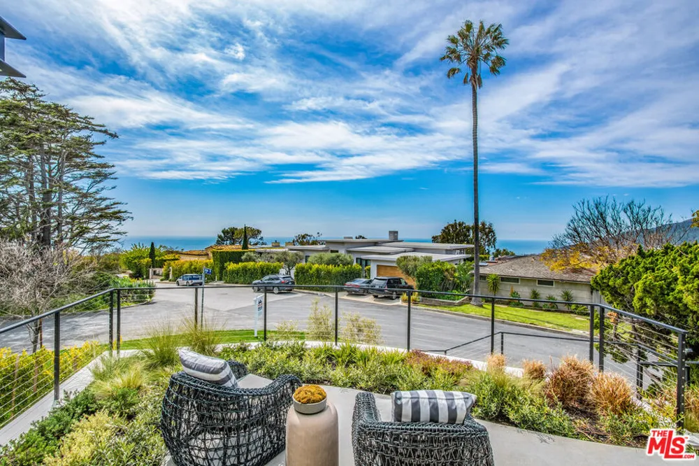 286 Quadro Vecchio Drive Los Angeles, CA 90272