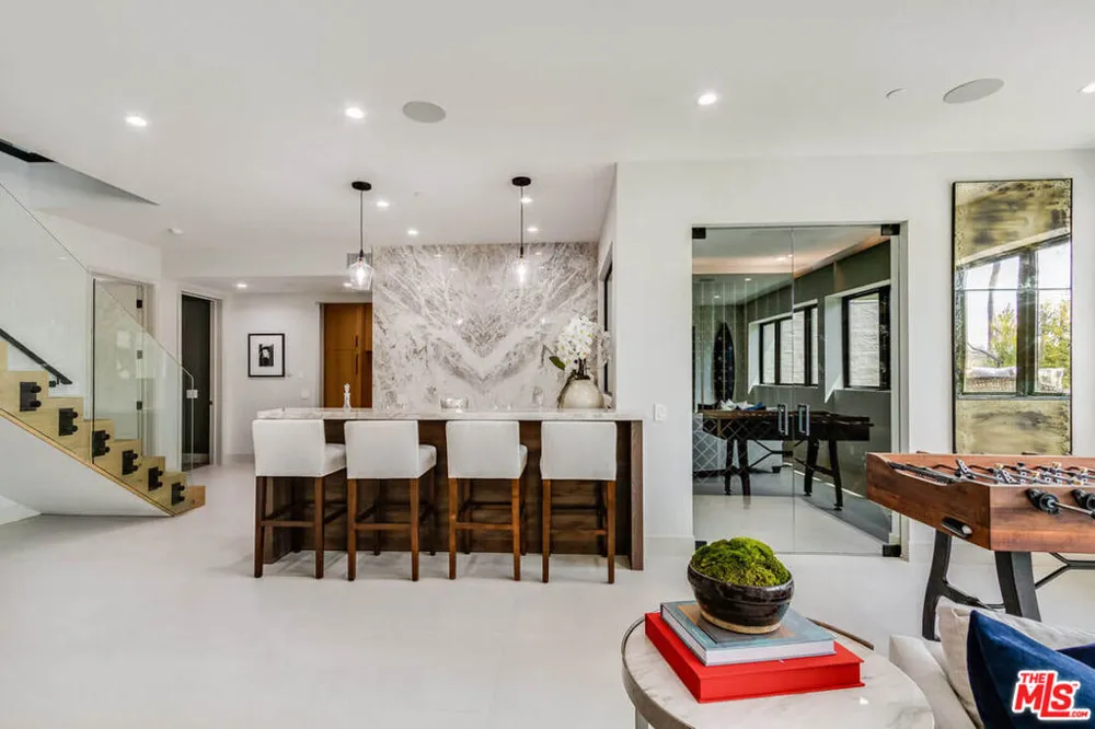 286 Quadro Vecchio Drive Los Angeles, CA 90272
