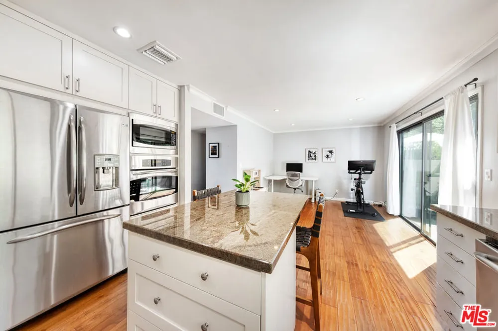 4247 Freedom Drive #502 Calabasas, CA 91302