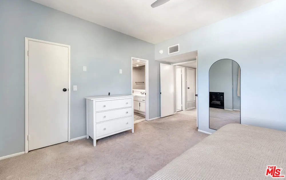 4247 Freedom Drive #502 Calabasas, CA 91302
