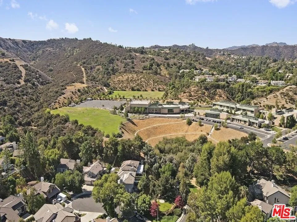 4247 Freedom Drive #502 Calabasas, CA 91302