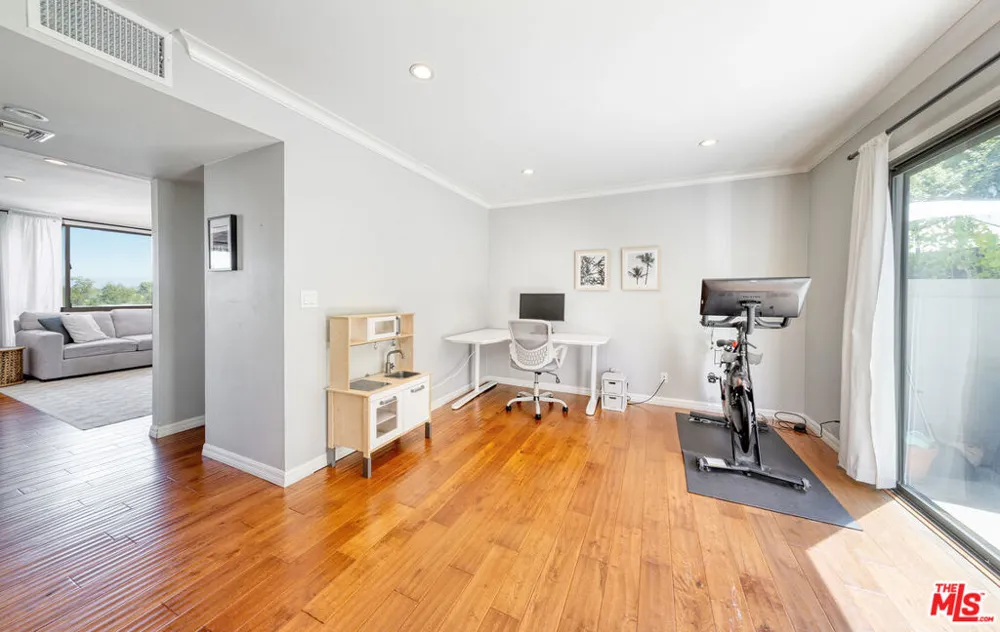 4247 Freedom Drive #502 Calabasas, CA 91302