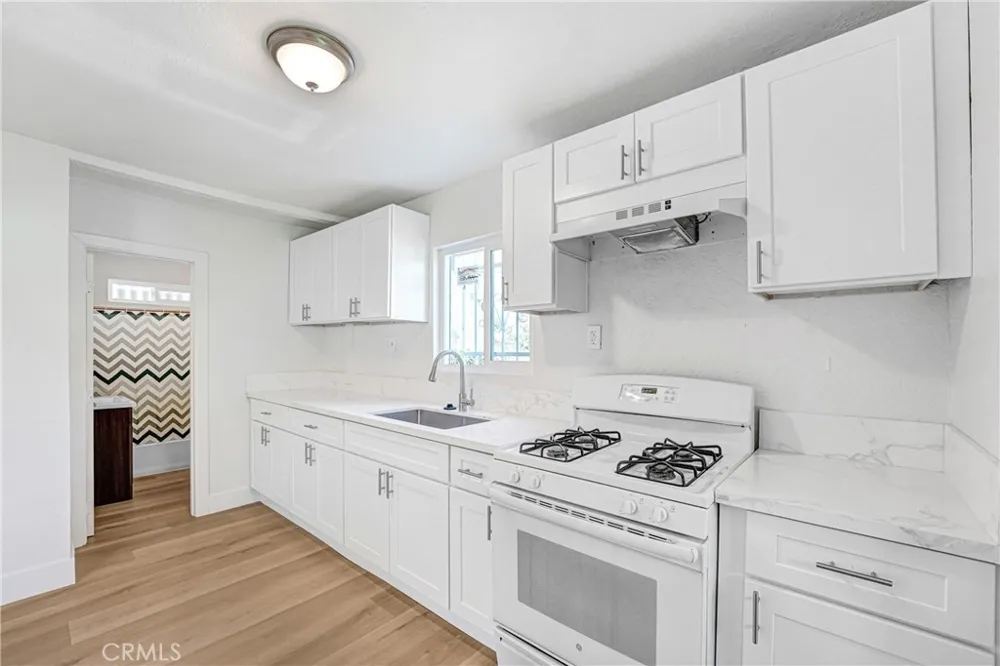 715 E 87th Place Los Angeles, CA 90002