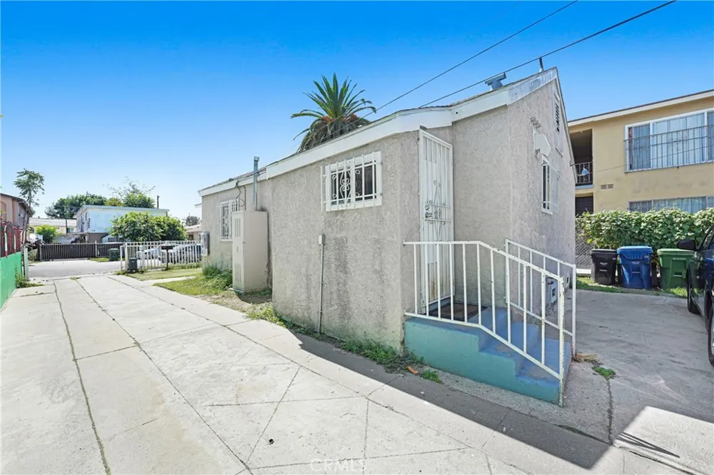 715 E 87th Place Los Angeles, CA 90002