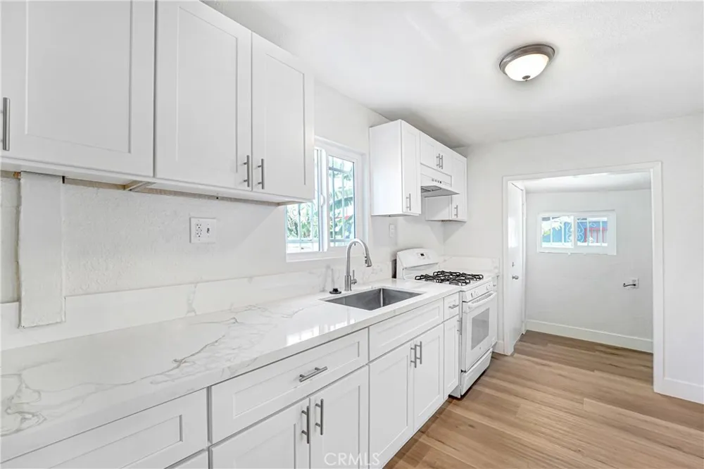 715 E 87th Place Los Angeles, CA 90002