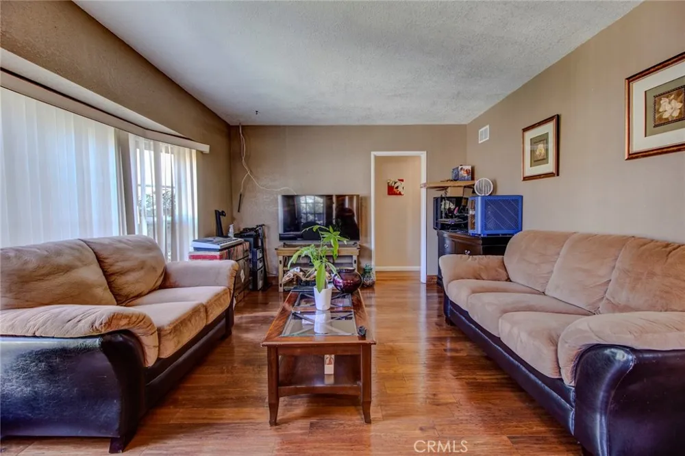 1402 S Poplar Street Santa Ana, CA 92704