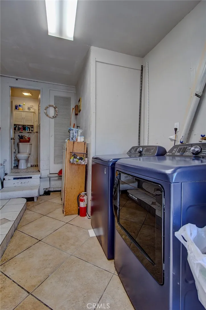 1402 S Poplar Street Santa Ana, CA 92704