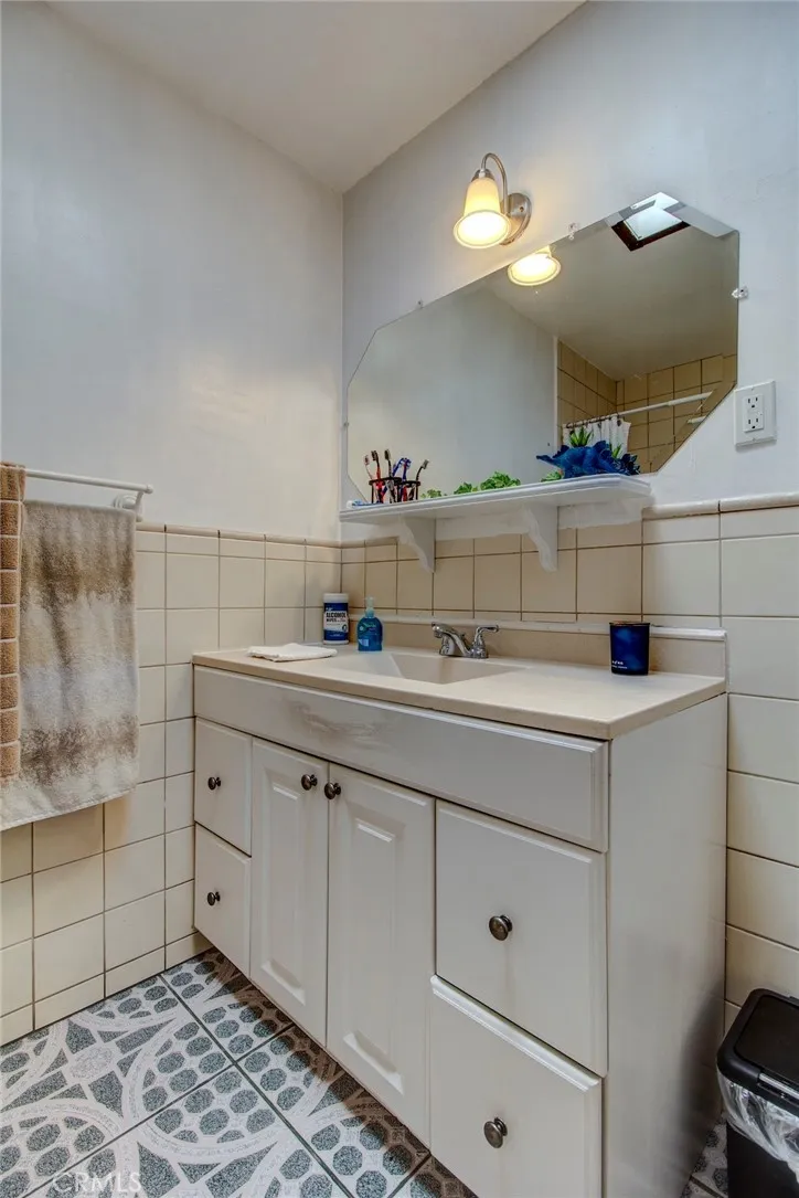 1402 S Poplar Street Santa Ana, CA 92704