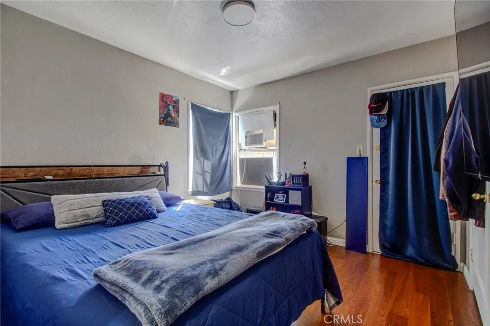1402 S Poplar Street Santa Ana, CA 92704