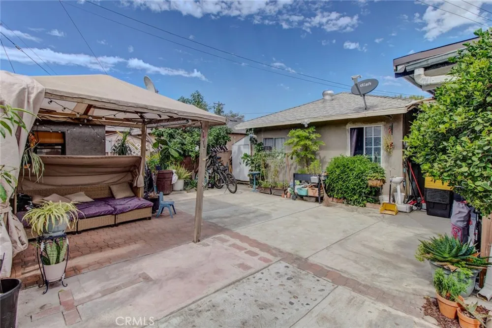 1402 S Poplar Street Santa Ana, CA 92704