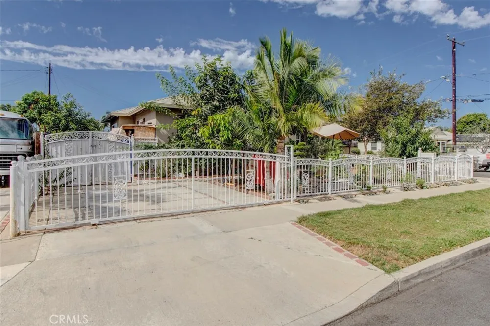 1402 S Poplar Street Santa Ana, CA 92704