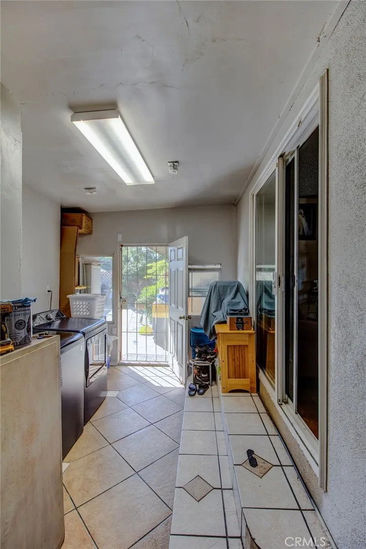 1402 S Poplar Street Santa Ana, CA 92704