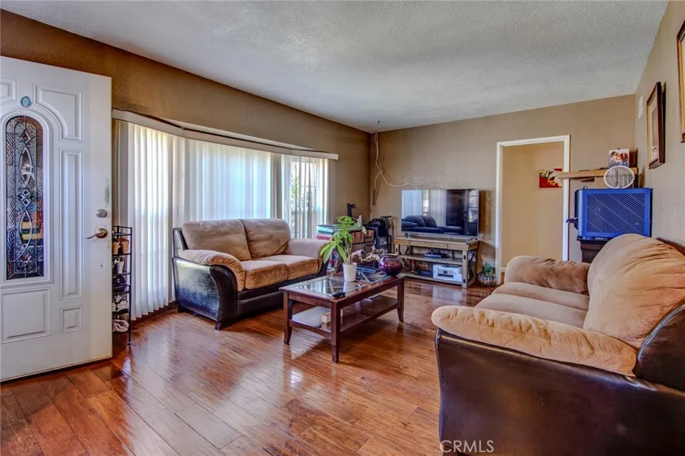1402 S Poplar Street Santa Ana, CA 92704