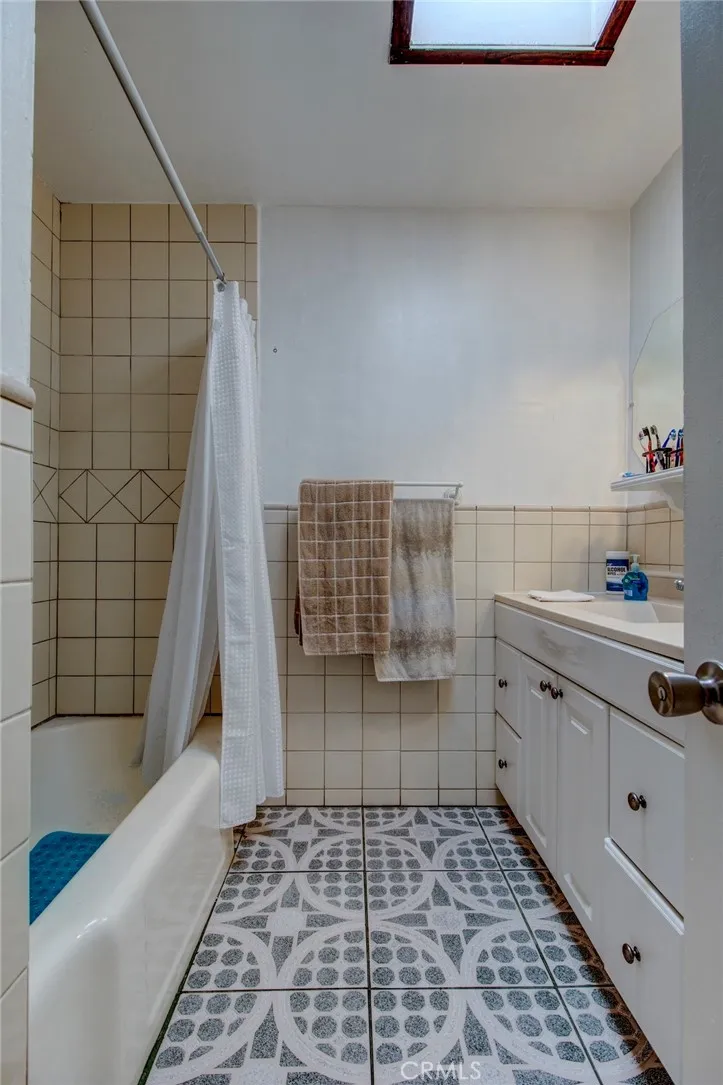 1402 S Poplar Street Santa Ana, CA 92704